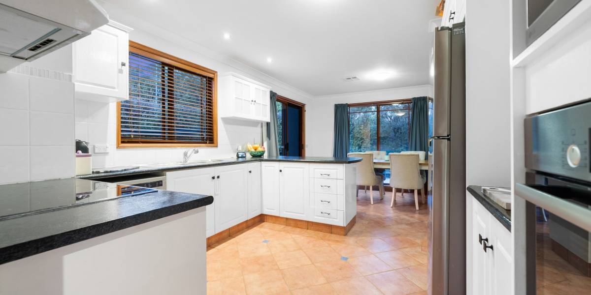 27 Britten Jones Drive, HOLT, ACT 2615 AUS