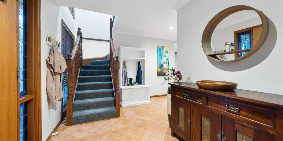 27 Britten Jones Drive, HOLT, ACT 2615 AUS