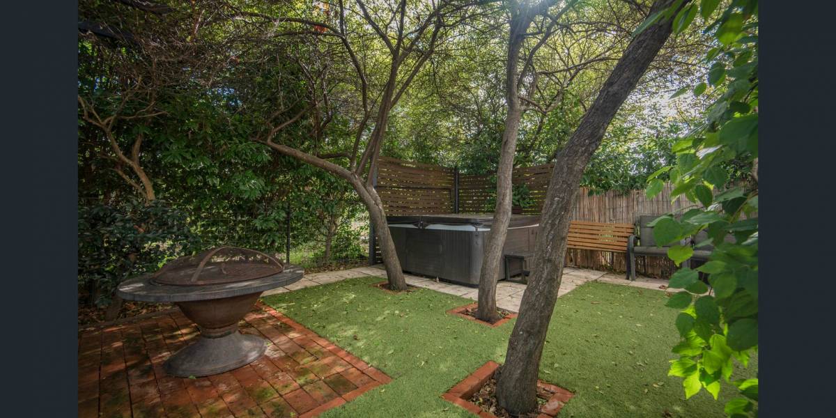 11 Burara Crescent, WARAMANGA, ACT 2611 AUS