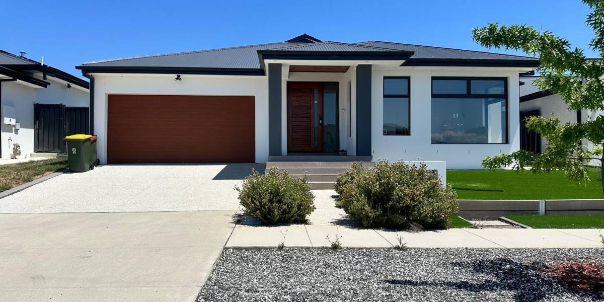 32 Thwaites Crescent, WRIGHT, ACT 2611 AUS